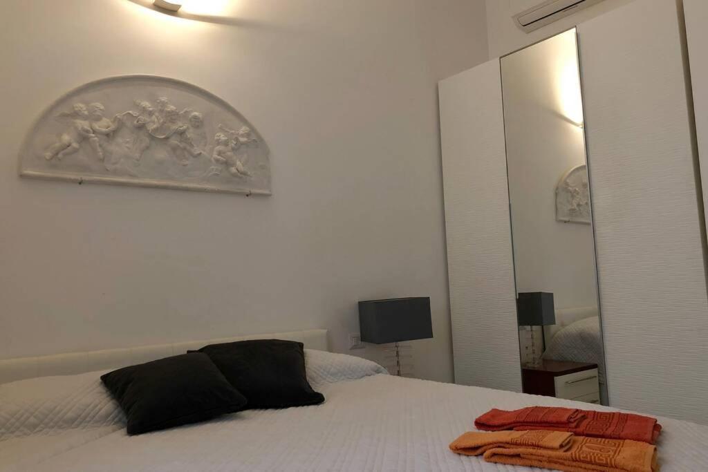 Casa Alberto Da Giussano, Elegante Bilocale In Centro Con Balcone Sul Parco Milano Eksteriør bilde