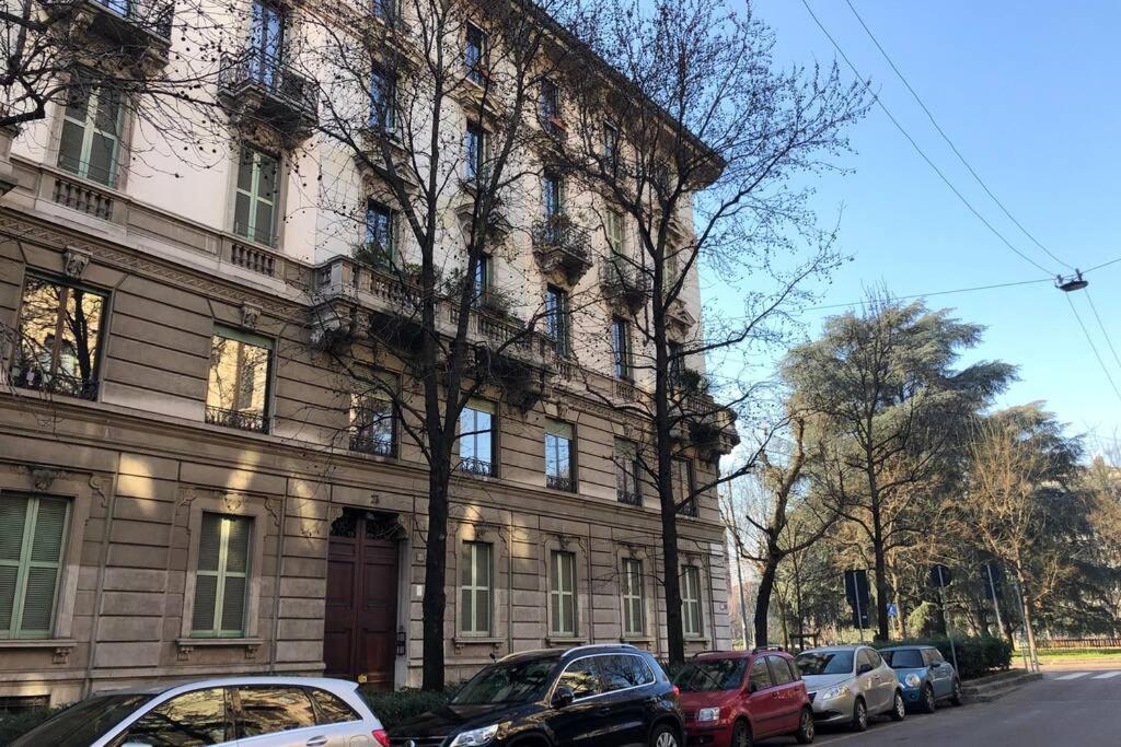 Casa Alberto Da Giussano, Elegante Bilocale In Centro Con Balcone Sul Parco Milano Eksteriør bilde