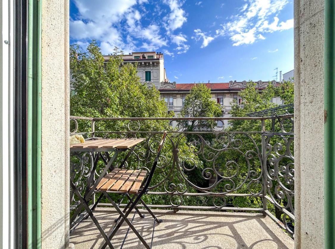 Casa Alberto Da Giussano, Elegante Bilocale In Centro Con Balcone Sul Parco Milano Eksteriør bilde